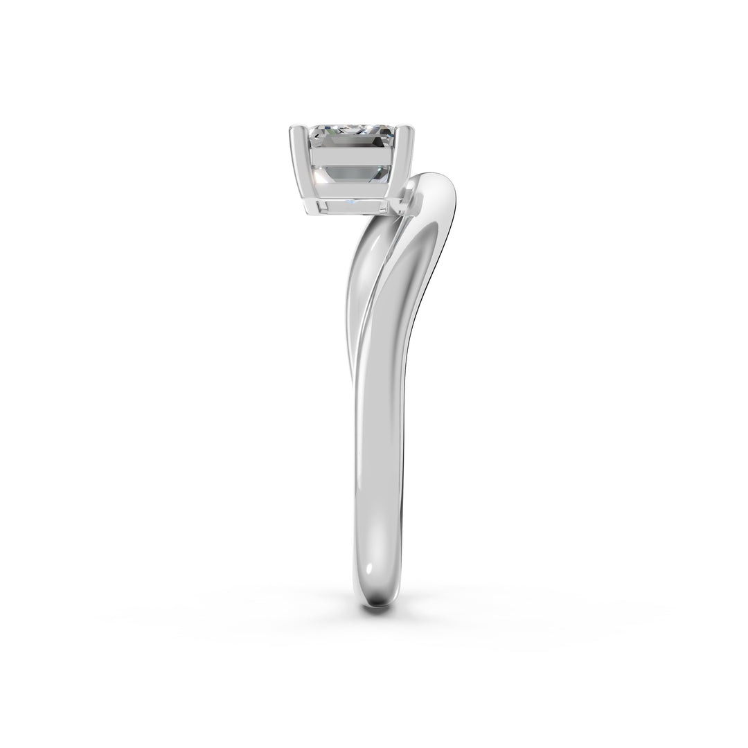 Aavya Emerald Solitaire Diamond Womens Ring