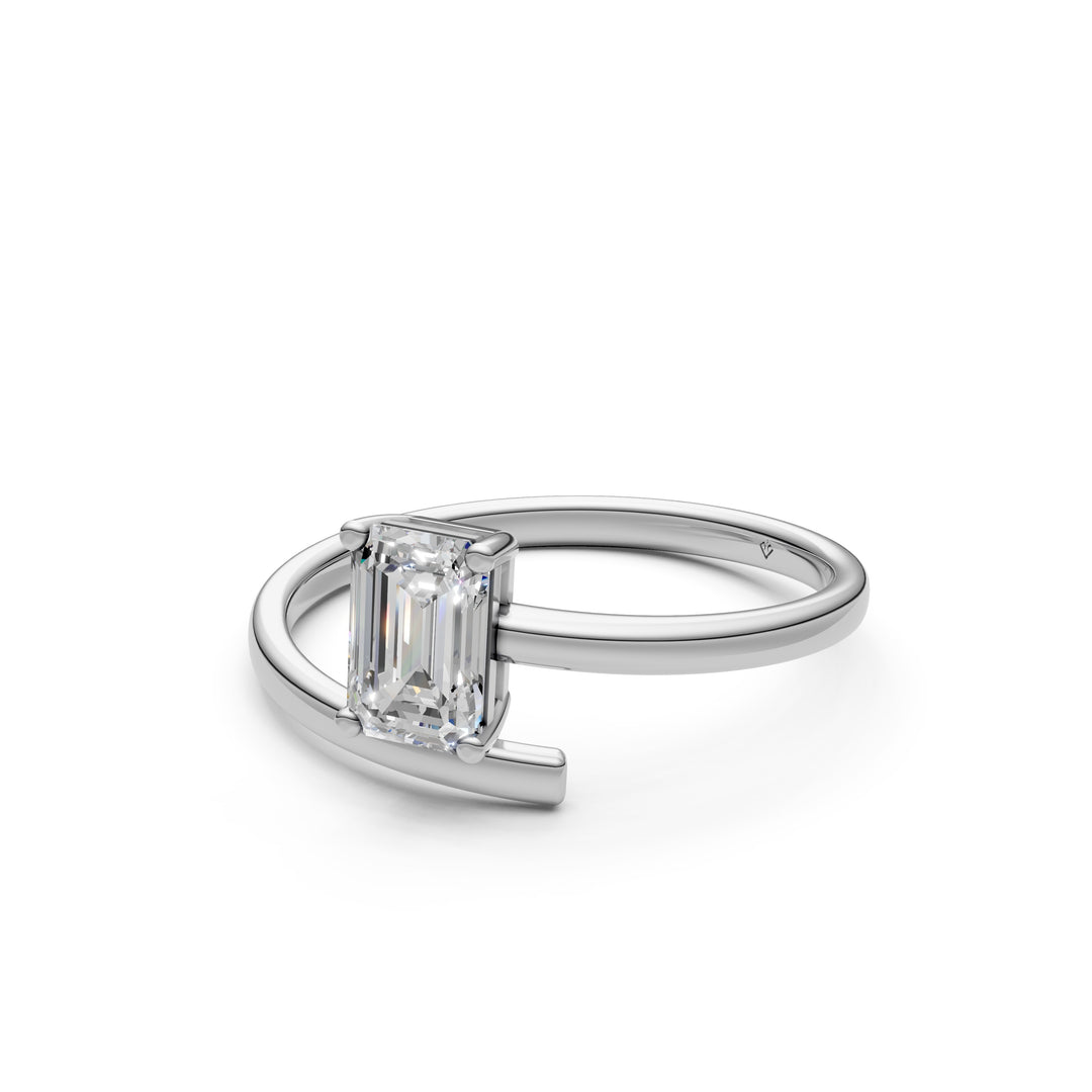 Aylin Emerald Solitaire Diamond Gap Womens Ring